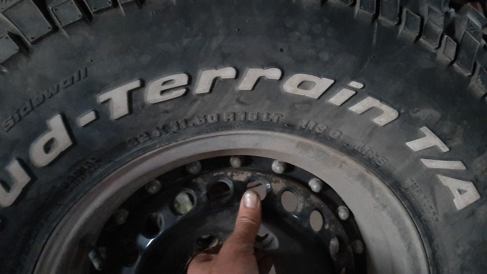 Шина с диском продам срочна  BFGoodrich.