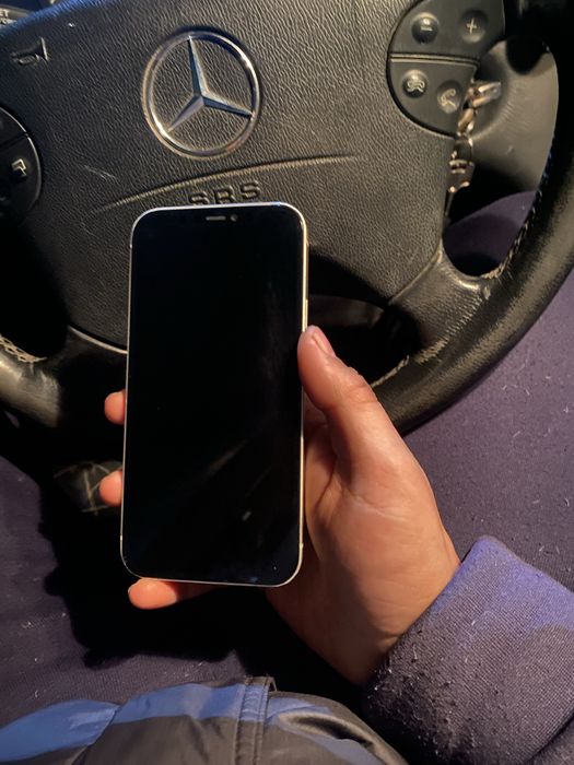 Продам Iphone 12