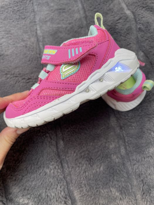 Adidasi fetita Sckechers marime 22 cu luminite