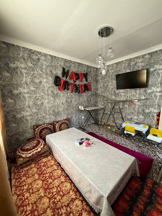 Srochno Sirdaryo tuman 3 xona Kamariston yangi uylarda Uy sotiladi