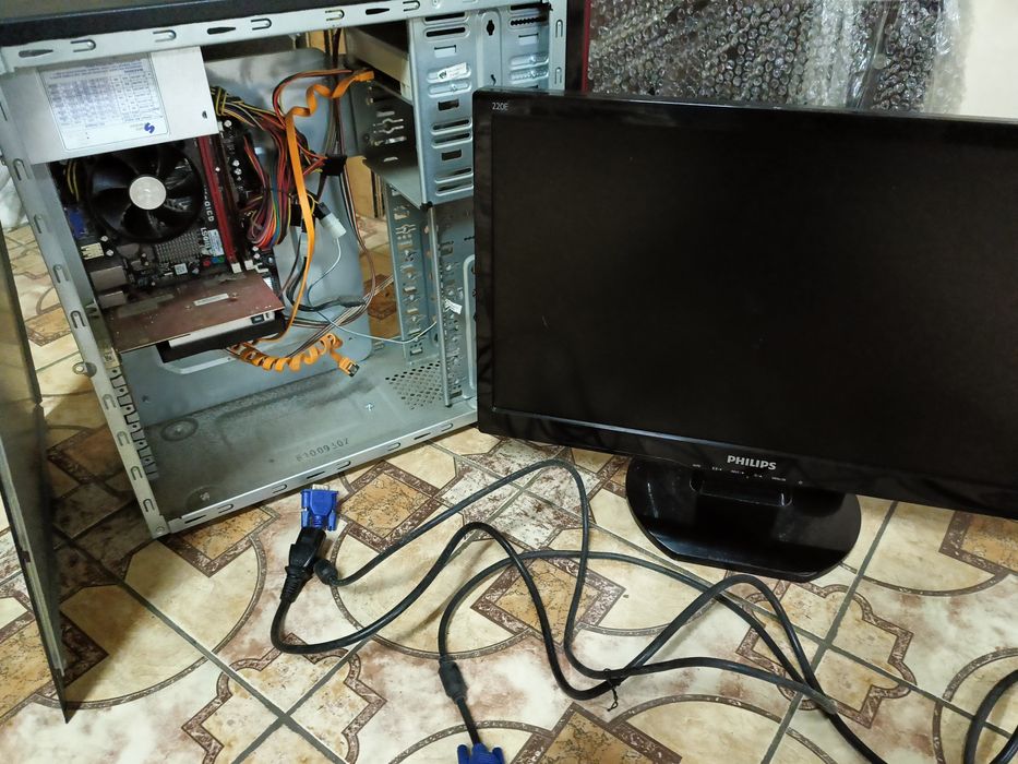 Продается компьютер в месте с монитором