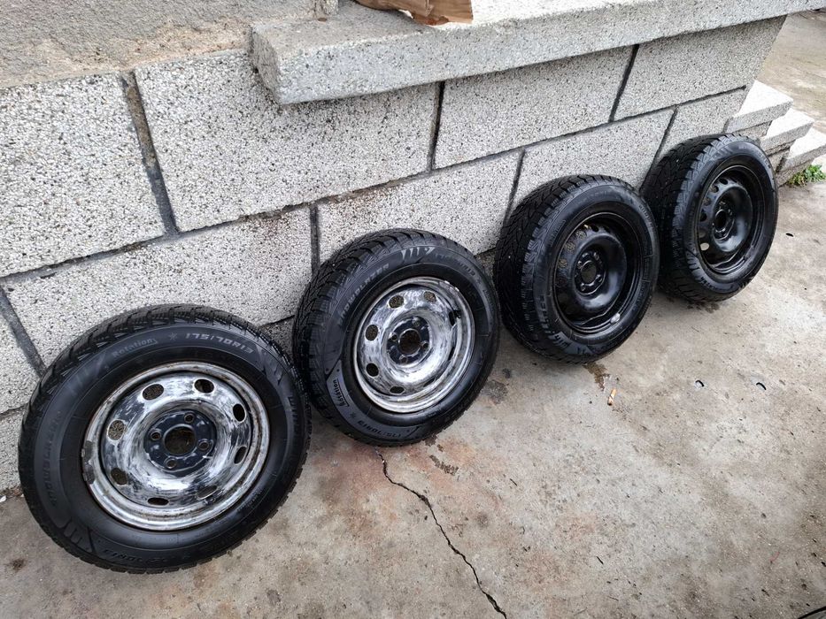 Здравейте продавам комплект зимни гуми с джанти 175/70R13