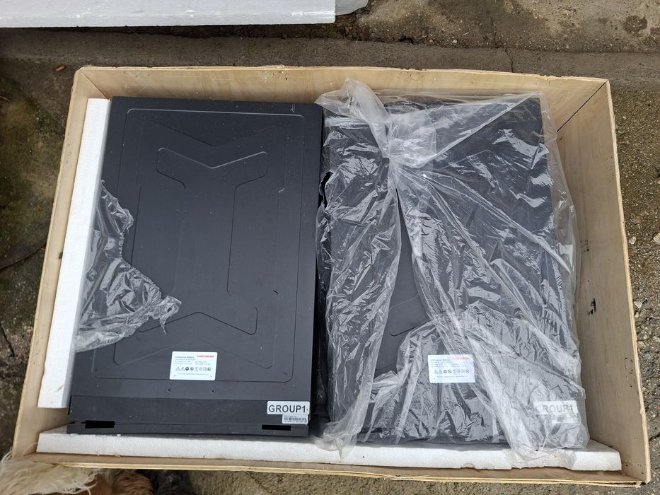 Соларни батерии за соларни централи  цената е и за двете батерии