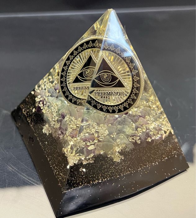 Пирамида привлича успех и пари