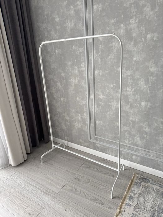 Продаю вешалку напольную