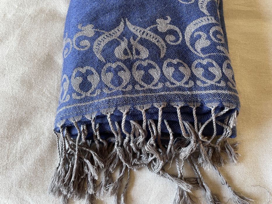 Eșarfă lungă albastră cu model elegant