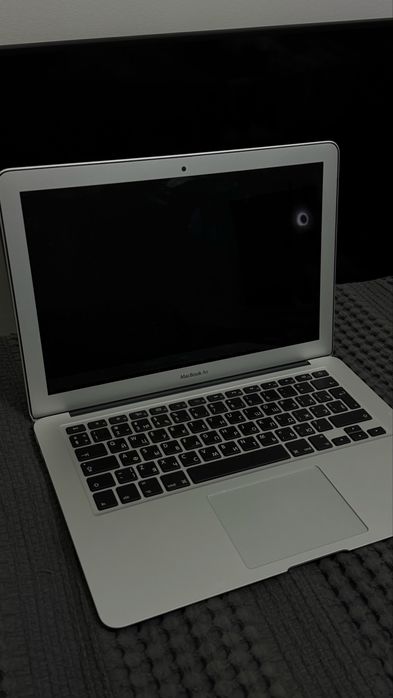 Поодается б/у Macbook Air 2013