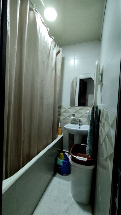 Medgaradok 3/3/5 balkon 2/6 srochno sotiladi