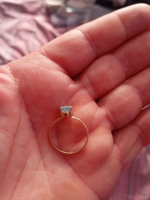 Inel de dama cu piatră de culoare verzuie, Aur de 9k