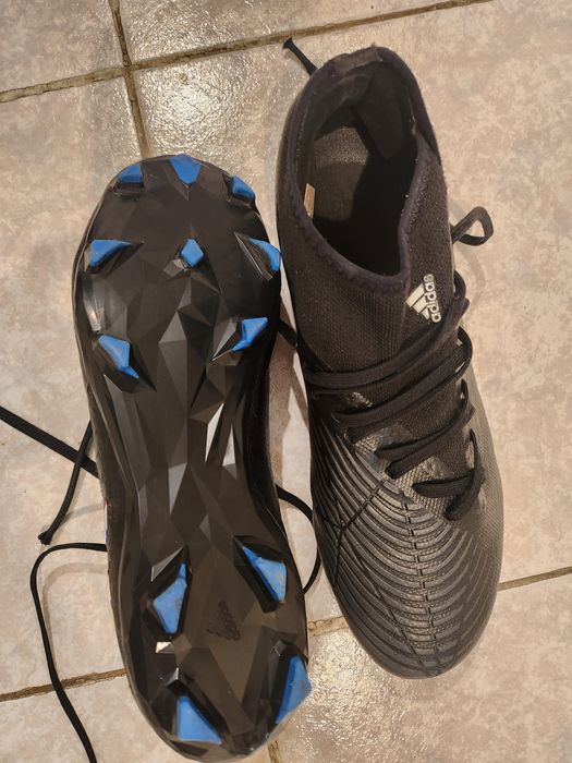 Футболни обувки Адидас