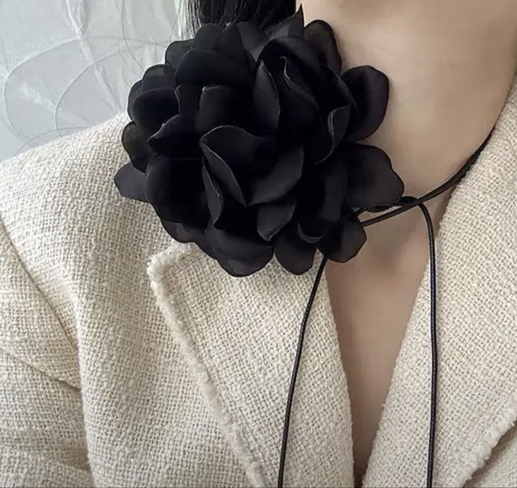 Чокер в виде цветочка