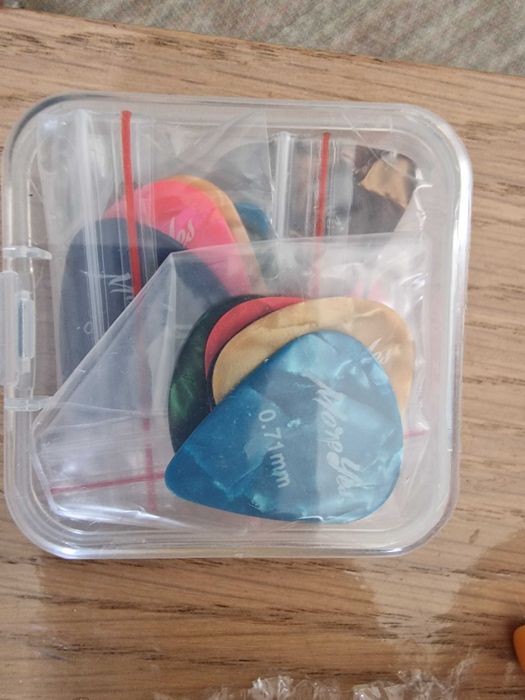 кутия с перца за китара