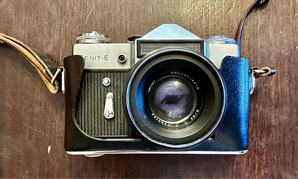 Зенит Е , перфектен, обектив М42 работещ
