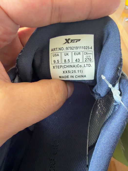 Продаются кроссовки для бега и повседневной носки XTEP