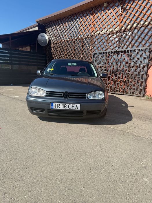 Vând Volkswagen Golf 4, an 2004, hatchback. Preț negociabil.
