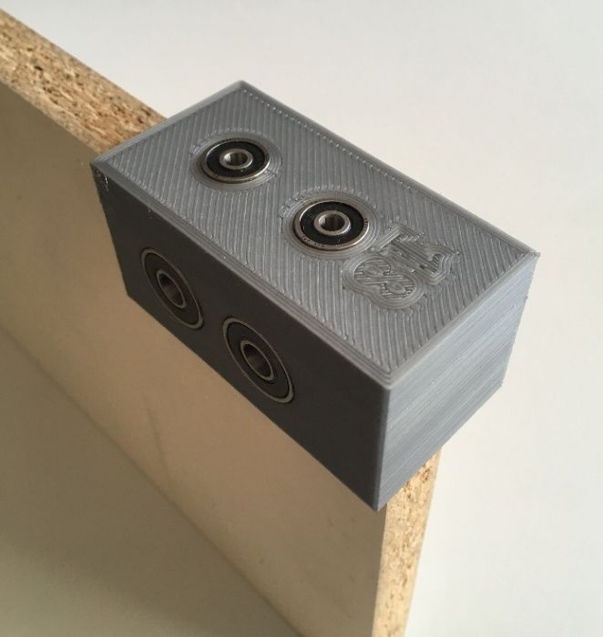 Sablon mobila plastic dur gri forma U ericsoane gauri 4/7mm v.1