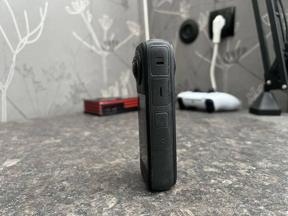 Камера Insta 360 X4