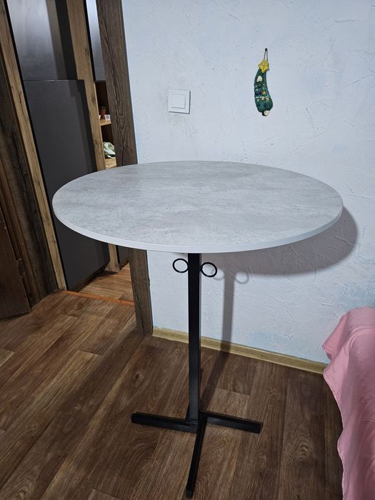 Барный стол и стулья