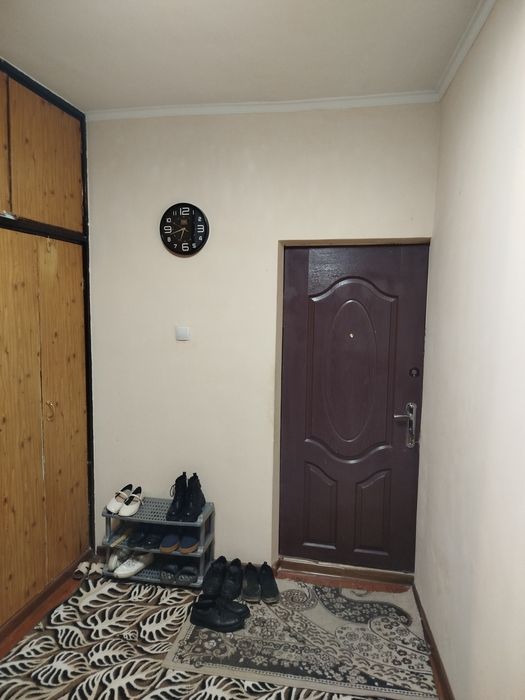 Чирчиг шахри да 3 хонали квартира сотилади 2 микрорайонда 2 етажда жой