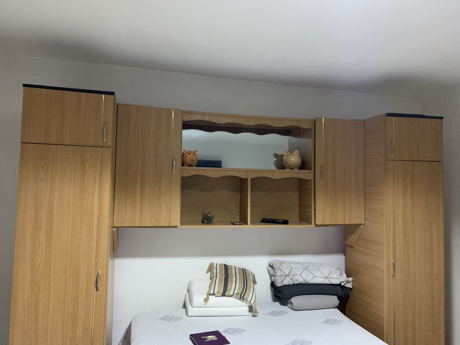 Vand mobila  dormitor/sufragerie