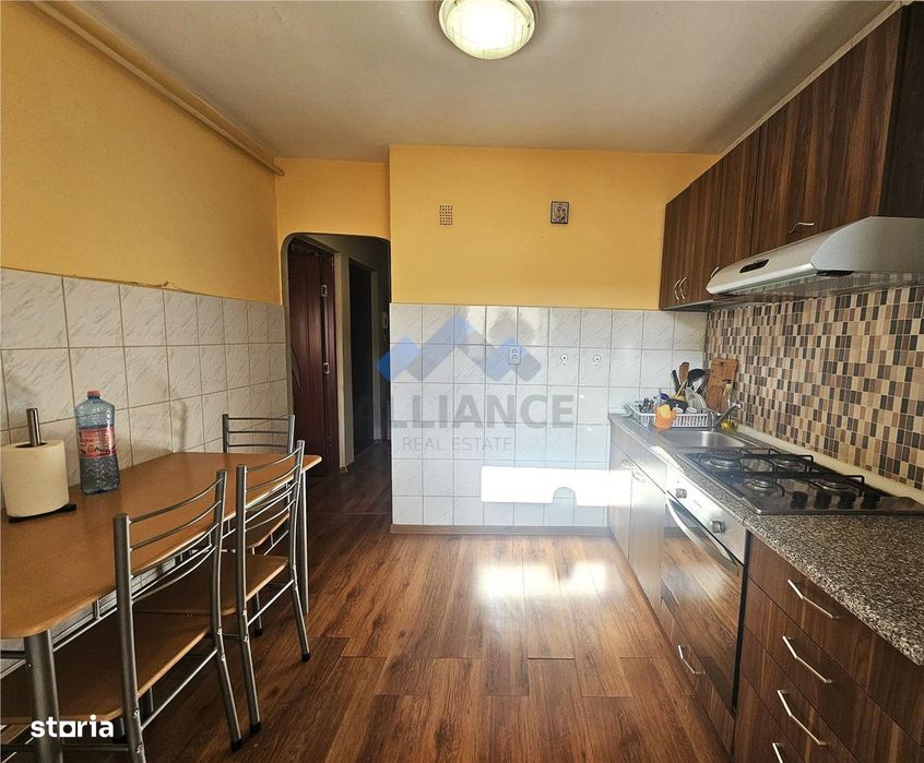 Liber, apartament cu 3 camere, bine intretinut