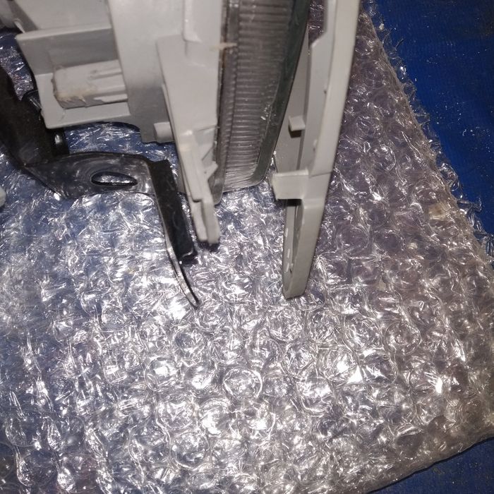 Противотуманка Nexia 1 правая сторона+стекло на левую сторону.