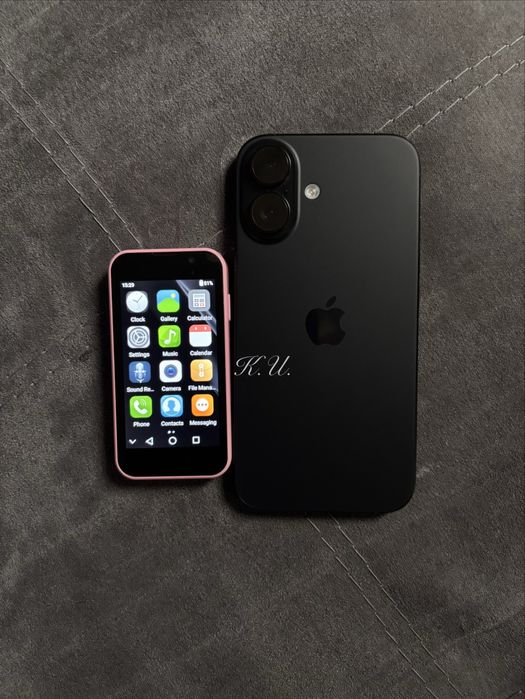 Мини смартфон с всички функции