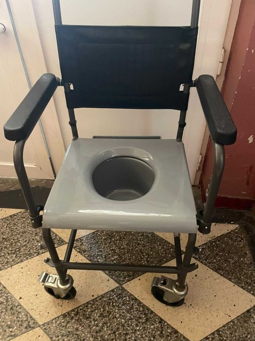 Scaun  cu Wc pt persoane cu mobilitate redusa