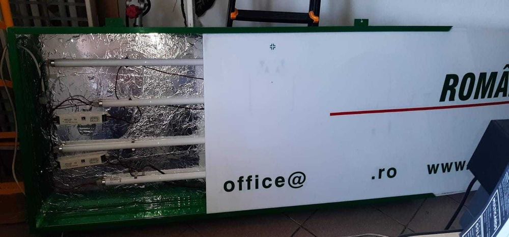 Firma caseta luminoasa