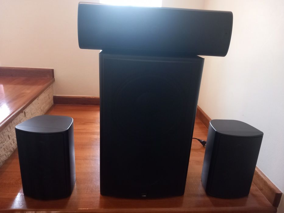 Subwoofer cu sateliti și centru Canton