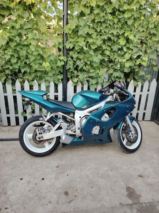 Vând yamaha R6..