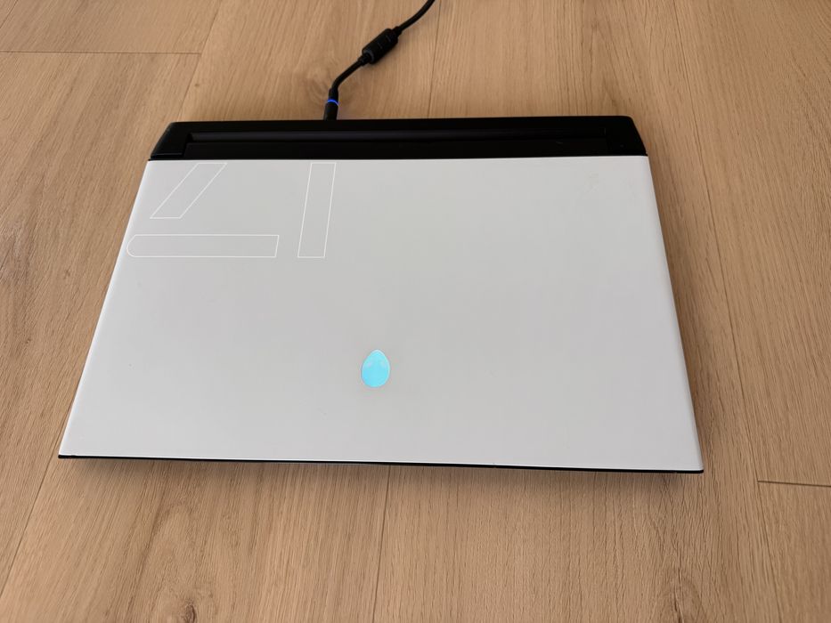 Alienware m17 R3 | i9-10980HK | RTX 2070 Super 8GB | 32GB RAM | 1.5TB SSD | 144Hz