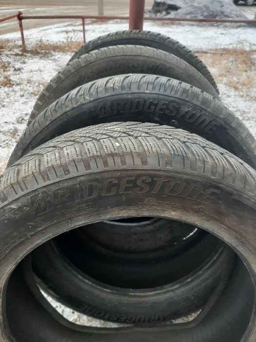 Продам шины 215/55/17 бриджистон