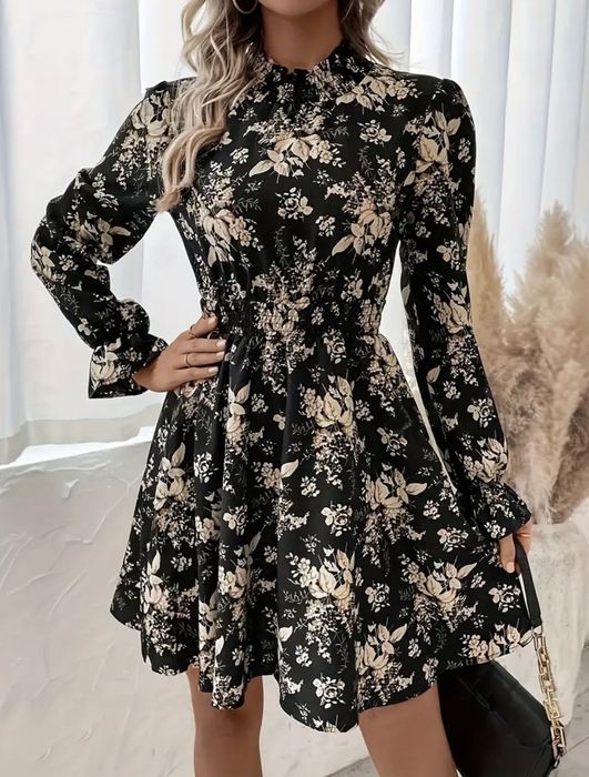 Дамска Рокля с Черен Цветен Принт Нова