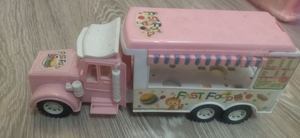 Игрушки , домики для девочек