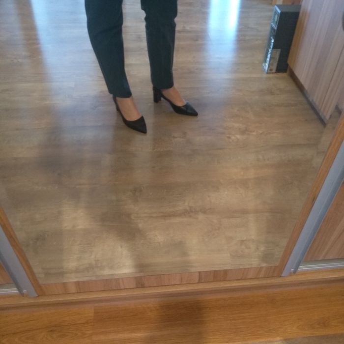 Елегантни черни обувки на ток