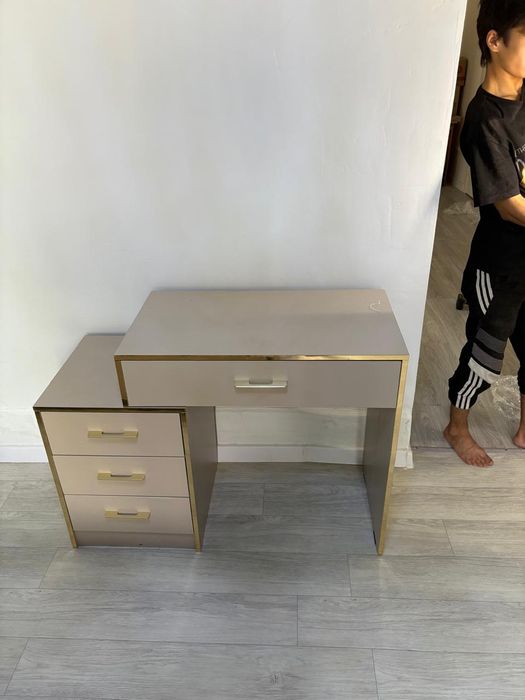 Туалетный столик