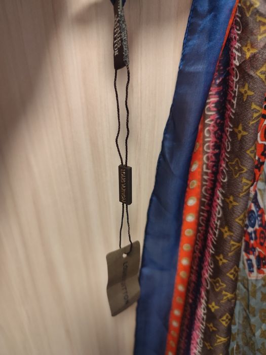 Louis Vuitton копринен шал