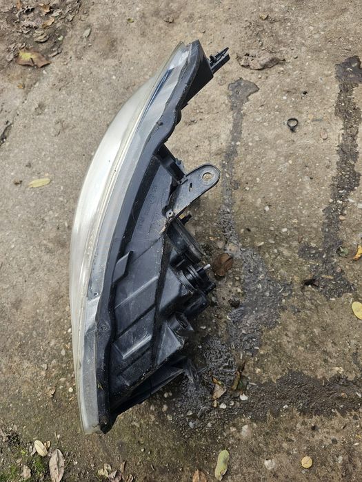 Far dacia doker dreapta