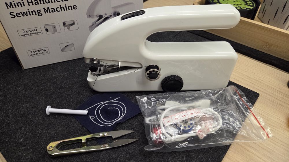 Mini-masina de cusut