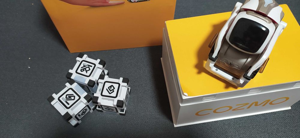 Робот Anki Cozmo