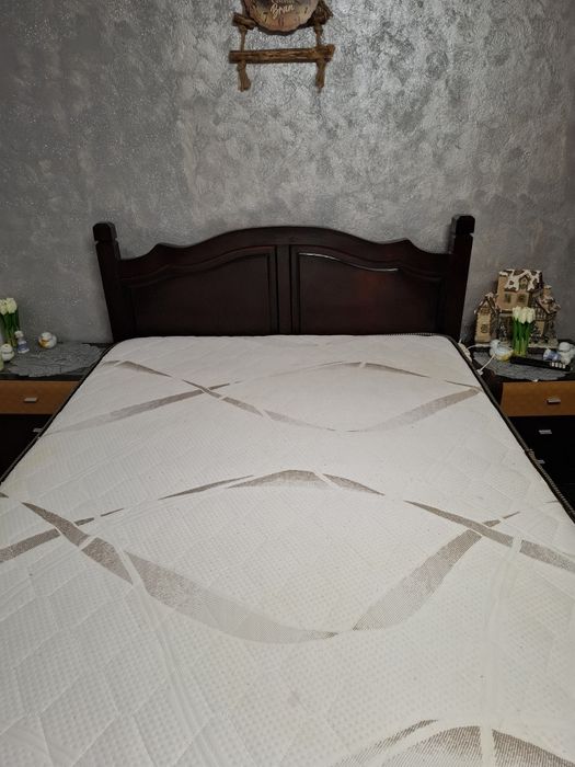 Vând pat din lemn 2 persoane cu saltea utilizat