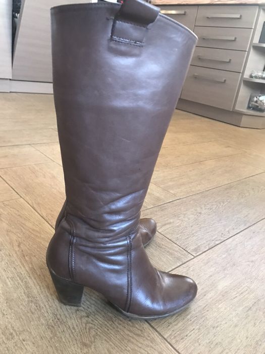 Чанта и Ботуши от естествена мека кожа в цвят мляко с какао