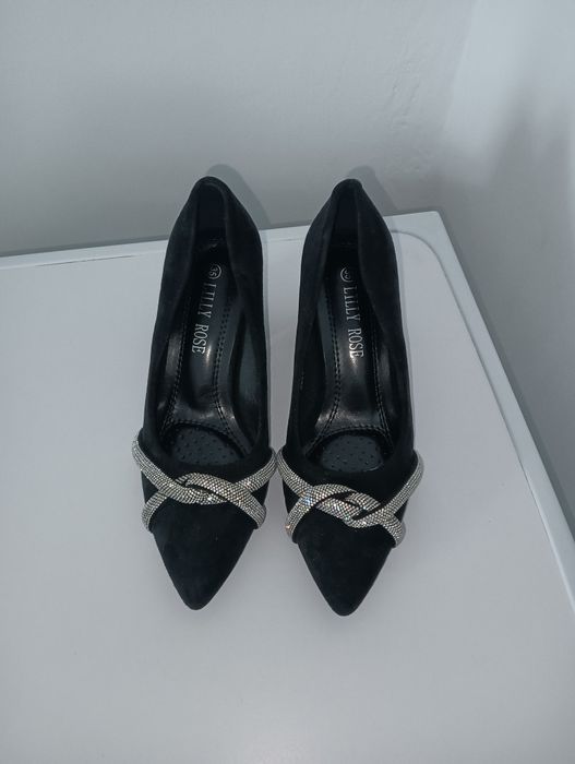 Pantofi cu toc noi nouți mărimea 35