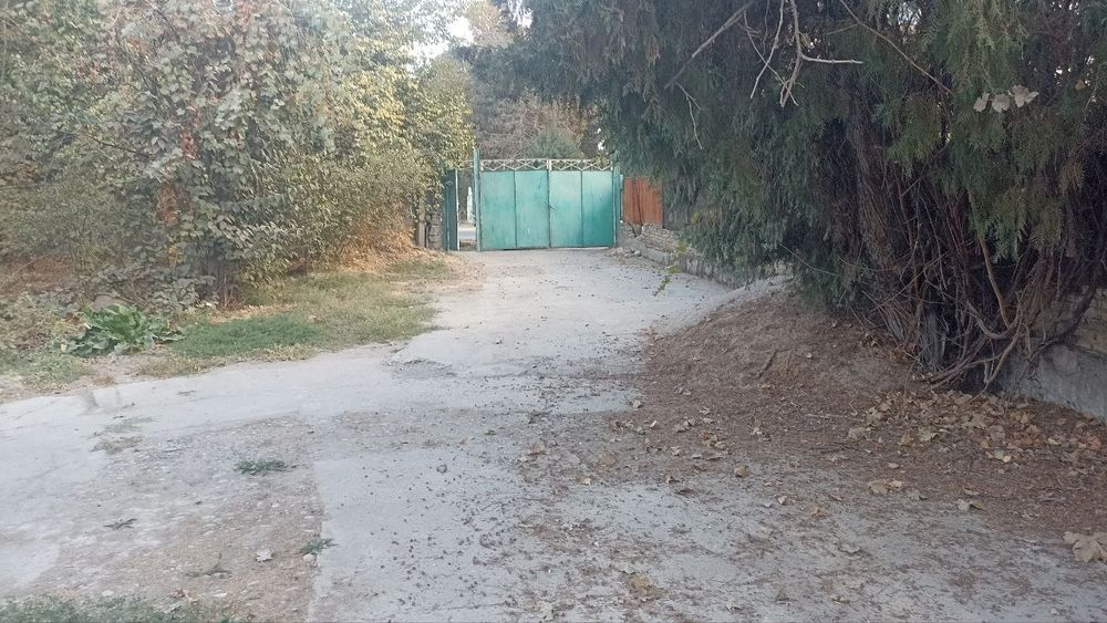 Дом продаётся 20 соток 4комната,гараж,времянка