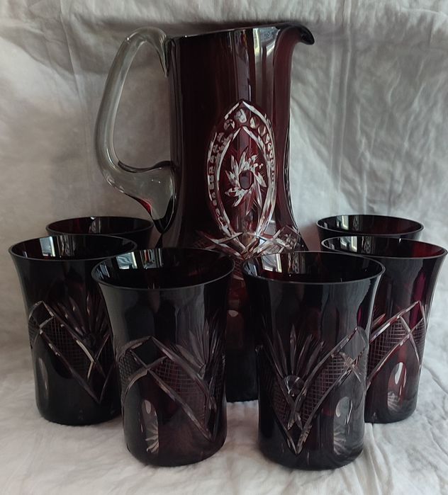 Старинен кристален сервиз за вино