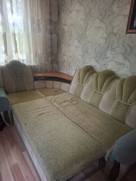 Уголовой диван с креслом