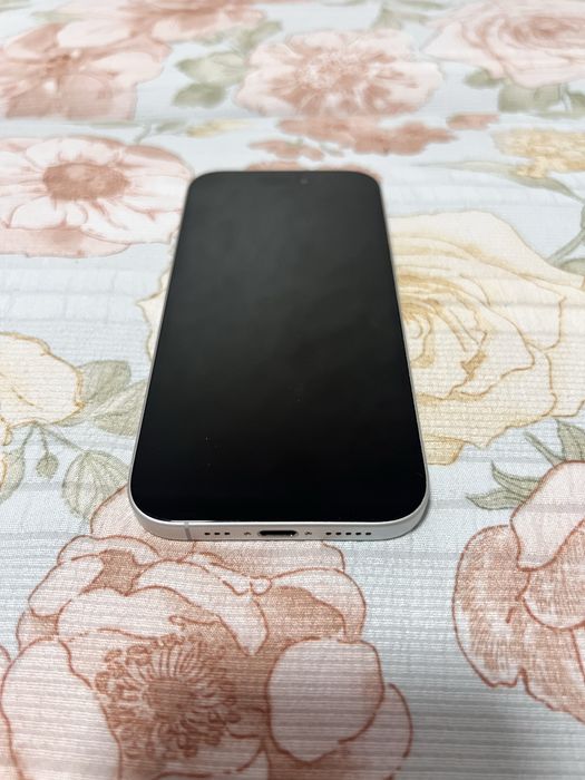 IPhone 16 256gb белый