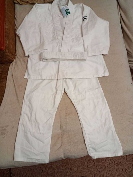 Продавам детско кимоно 120 см