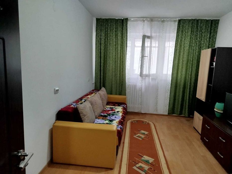 Vând garsonieră Viaduct